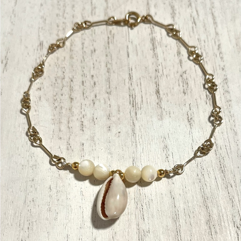 Anklet- Mother of Pearl Beads & Shell charm